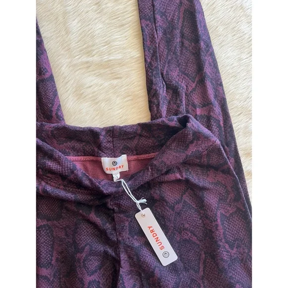 Sundry Python Leggings - Picture 4 of 6